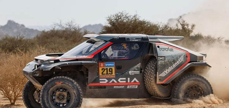 Loeb se deja tiempo a propósito en la Etapa 1: «Escondidos detrás de una gran roca»