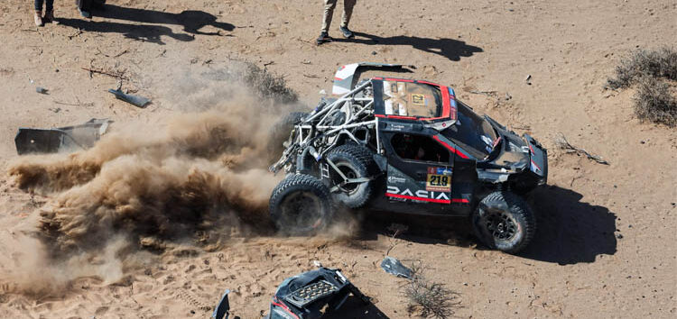 Otro de los favoritos KO: Sébastien Loeb vuelca en la Etapa 3 del Dakar 2025