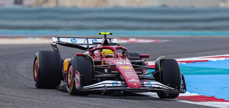 Hamilton confía en la mejora de Ferrari para Bahréin: «Debería sentirme más cómodo»