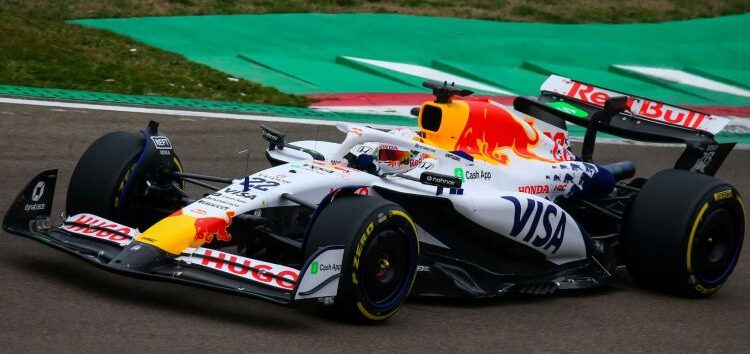 En imágenes: el estreno del Racing Bulls VCARB02 en pista