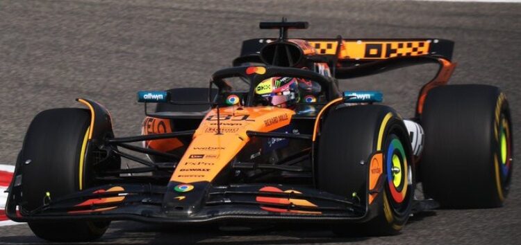 Oscar Piastri lidera un doblete de McLaren que asusta al resto de la parrilla en Bahrein