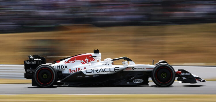 Verstappen se hace con la pole ‘in fraganti’ y supera a ambos McLaren en Suzuka