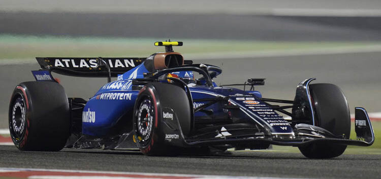 Carlos Sainz recupera el ritmo pero abandona por culpa de Tsunoda