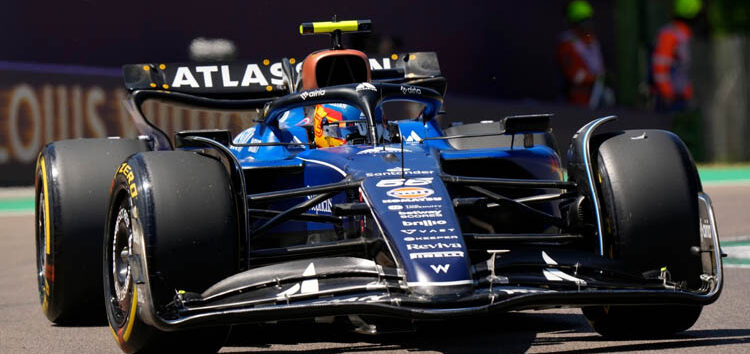 Carlos Sainz, contento pero cauto: «Buen viernes aquí en Imola»