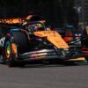 Oscar Piastri lidera el doblete de McLaren en los Libres 1 de Imola; Carlos Sainz, 3º