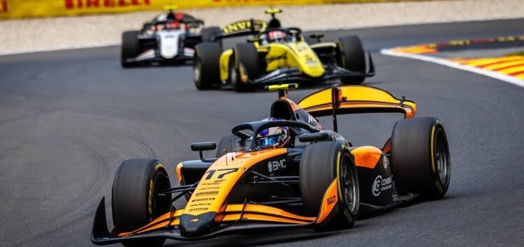Alexander Dunne gana bajo el diluvio en Spa y se coloca líder de la Fórmula 2