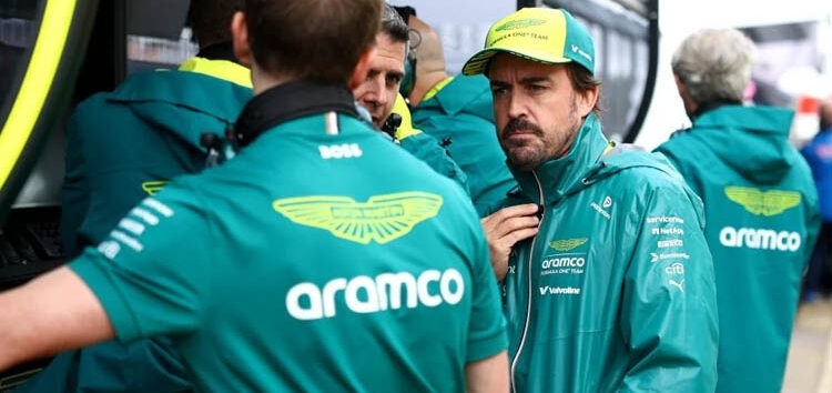 Alonso, por radio a Aston Martin: «Es una locura que nunca acertéis conmigo»