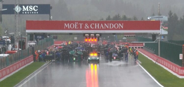 La carrera principal de Fórmula 3 en Spa-Francorchamps, suspendida por la lluvia