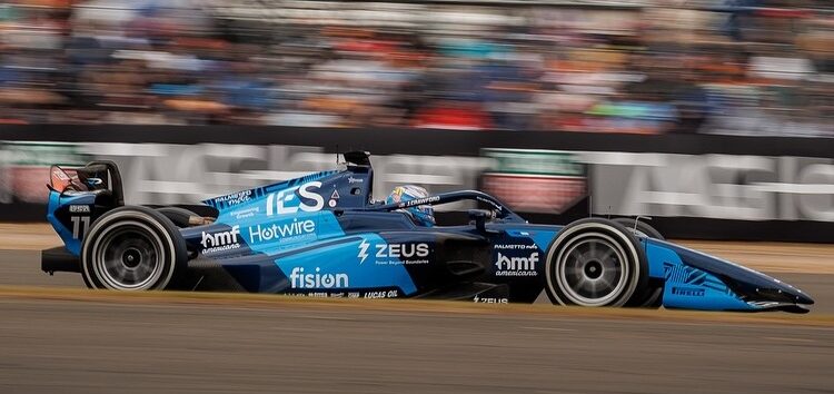Jak Crawford vence la cita principal en Silverstone y aprieta el campeonato de Fórmula 2