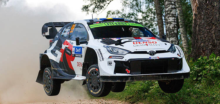 Rally de Estonia 2025: Oliver Solberg, a tres tramos de la gloria