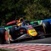Pepe Martí resiste los ataques de Alex Dunne para ganar la sprint de Fórmula 2 en Hungría
