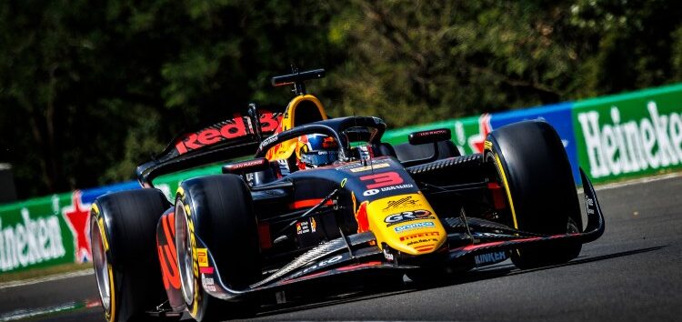 Pepe Martí resiste los ataques de Alex Dunne para ganar la sprint de Fórmula 2 en Hungría