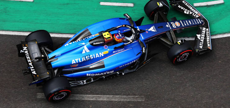 Carlos Sainz brilla para clasificar 2º en Bakú; Max Verstappen hace la pole
