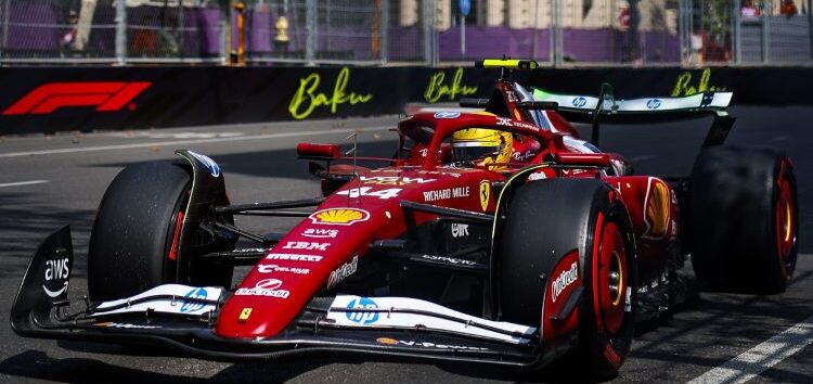 Hamilton lidera el doblete de Ferrari en los Libres 2 de Bakú; Norris prueba el muro