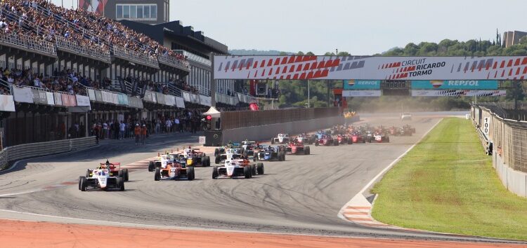Thomas Strauven sella el título de la Fórmula 4 con dos victorias en Valencia