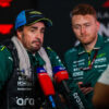 Alonso crítica duramente a Hamilton: "Parece que está solo en pista"