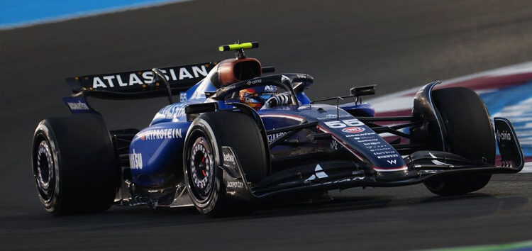 Sainz, octavo en la Sprint de Qatar: «Tenía bastante daño en el fondo plano»
