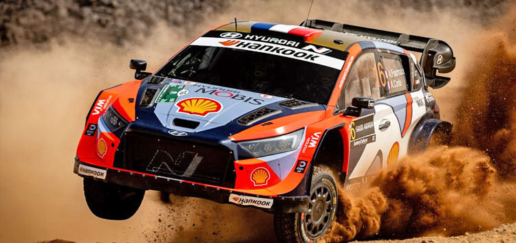 Rally de Arabia Saudí 2025: Fourmaux lidera y Ogier se dirige a por el Mundial