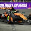 Norris marca el mejor tiempo en unos caóticos Libres 2 en Las Vegas