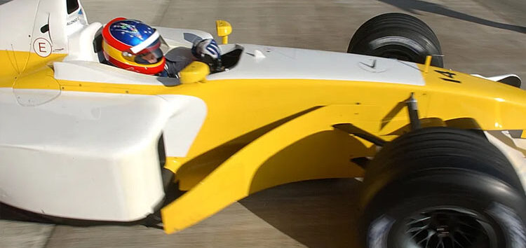 Así era decoración con la que Alonso rodó en el regreso de Renault a la F1, ¡y con el dorsal 14!