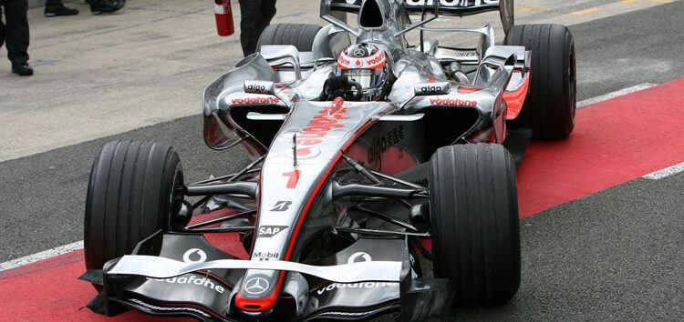 El día que el McLaren MP4/22 de Fernando Alonso se tiñó de negro, ¿lo conocías?