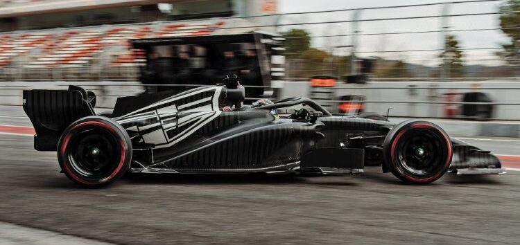 Sergio Pérez celebra los problemas en su debut con Cadillac en los test