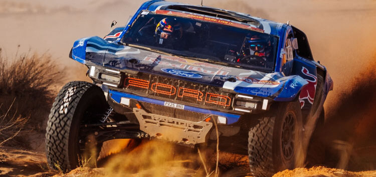 Sainz le da una vuelta a su Dakar y se acerca al liderato: «Hoy ha sido muy complicado»