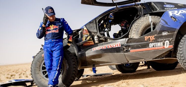 Problemas de embrague y motor en la Raptor T1+ de Carlos Sainz