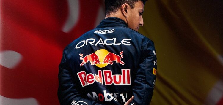 Red Bull presenta el mono que lucirán Verstappen y Hadjar en 2026