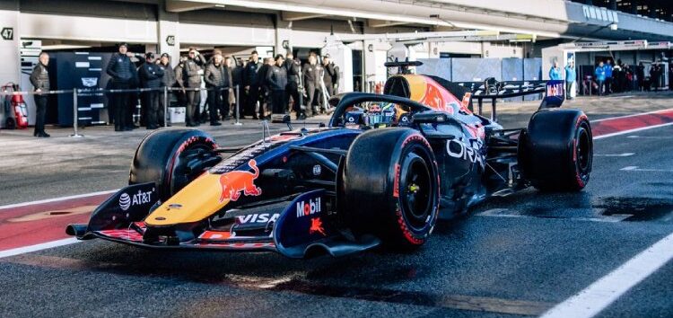 Red Bull no sale a pista hoy: el equipo intenta reparar el RB22 tras el accidente de Hadjar