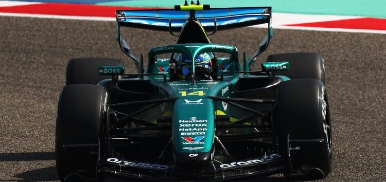 CRÓNICA: Gran mañana para Aston Martin y Alonso; los favoritos KO