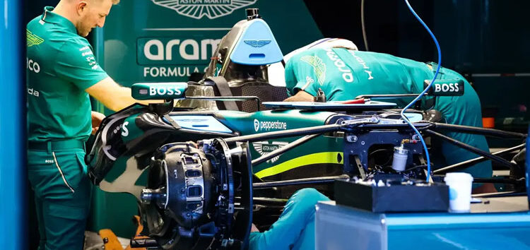Aston Martin se saltó el toque de queda en Hungría para terminar de montar el AMR26-B