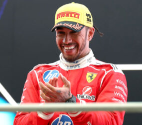 Lewis Hamilton insinúa que continuará en Ferrari más allá de 2027