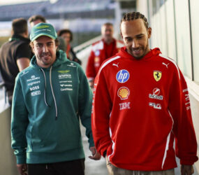 Hamilton se rinde ante Alonso: «Hay pilotos delante que no pueden competir con él»