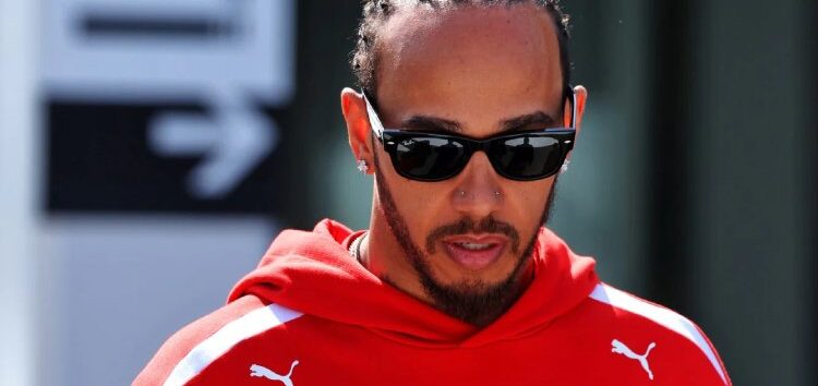 Hamilton confiesa que corrió lesionado durante la temporada 2025