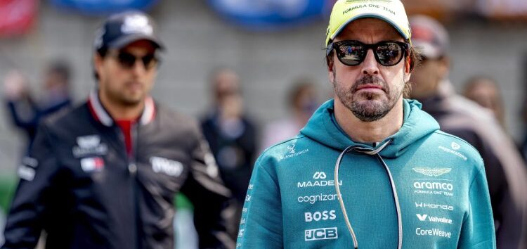 Pérez se rinde ante la inteligencia de Alonso: «Cuando se aleja… sabes que trama algo»