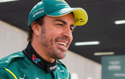 Fernando Alonso, decidido a seguir un año más pilotando para Aston Martin