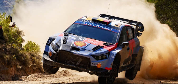 Rally Acrópolis 2026: Thierry Neuville aprovecha el caos para liderar