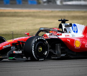 Leclerc y Ferrari marcan el ritmo en una accidentada sesión de Libres 2