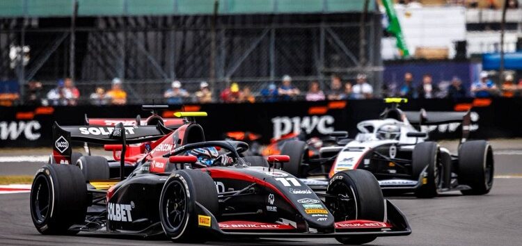 Maciej Gladysz hereda el triunfo en la visita de la F3 a Silverstone; Ugo Ugochukwu refuerza su liderato