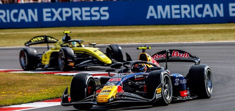 Nikola Tsolov domina la Fórmula 2 en Silverstone y es el nuevo líder de la categoría