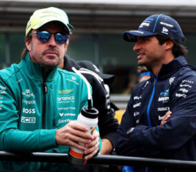 Sainz responde a las críticas de Alonso sobre los pilotos de la zona baja