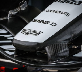Cadillac hace un guiño a Texas con una decoración de vaquero para el GP de Estados Unidos
