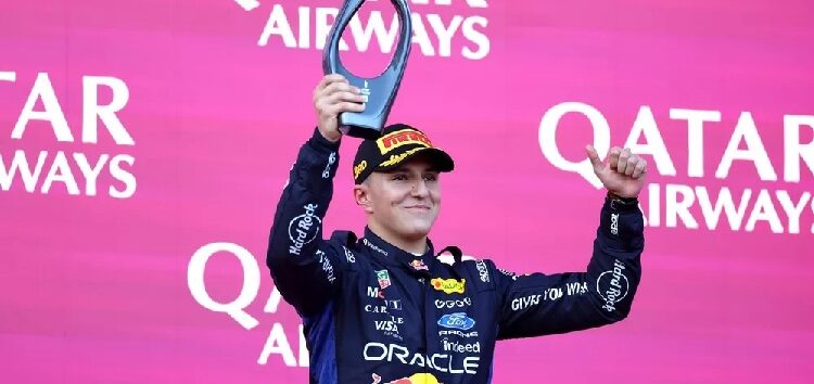 Isack Hadjar impresionó a Red Bull con su vuelta a la F1 en Bakú con un podio