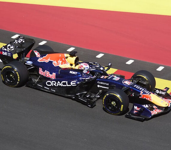 Red Bull da la razón a Max Verstappen con los problemas del RB22