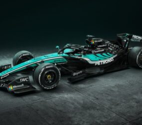 Mercedes rinde homenaje a su patrocinador principal y presenta una nueva decoración para Malasia