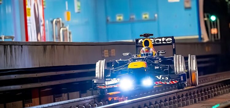 Un Fórmula 1 por las vías del metro de Madrid, gracias a Red Bull