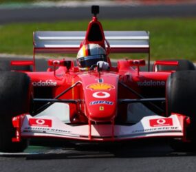 Vettel hace vibrar a los Tifosi al pilotar el F2002 de Schumacher: «Fue sencillamente maravilloso»
