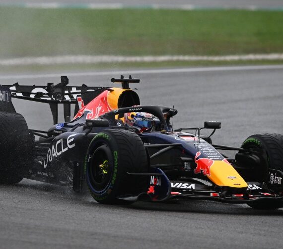 Max Verstappen consigue su primera victoria de la temporada y ya asusta a Mercedes