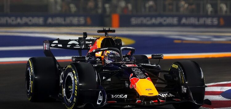 Max Verstappen vuela sobre Marina Bay y se lleva la ‘pole’ de la carrera sprint